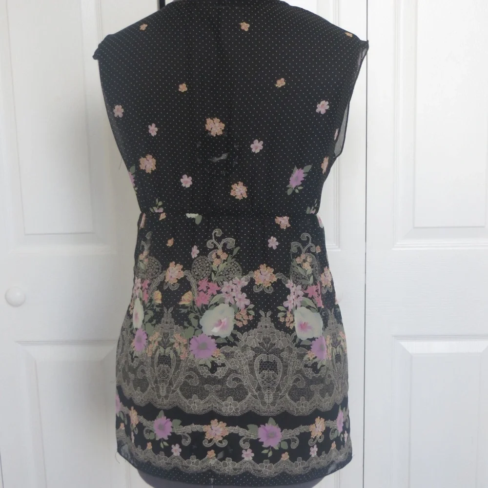 🔴CLEARANCE🔴 Size XS Floral and Dotted Sheer Top
